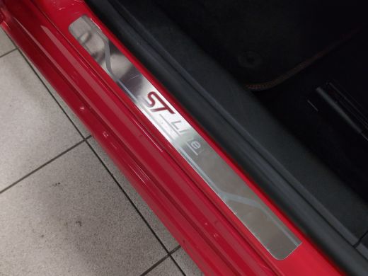 Ford Focus 1.0 ST Line | Panoramadak | 1e eig. | B&O | Trekhaak | Adap. Cruise | Carplay | Achterspoiler | A... ActivLease financial lease