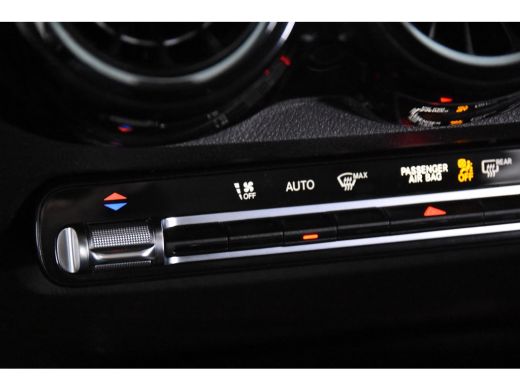 Mercedes-Benz GLB 200 Business Solution *1ste Eigenaar*Leer*Navigatie*Stoelverwarming* ActivLease financial lease