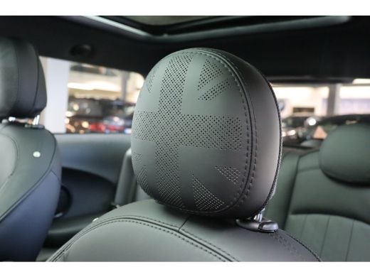 Mini Electric Yours / Panoramadak / Sportstoelen / Achteruitrijcamera / Comfort Access / Adaptieve LED / Head-U... ActivLease financial lease