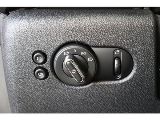 Mini Electric Yours / Panoramadak / Sportstoelen / Achteruitrijcamera / Comfort Access / Adaptieve LED / Head-U... ActivLease financial lease