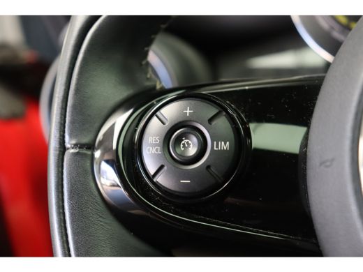 Mini Electric Yours / Panoramadak / Sportstoelen / Achteruitrijcamera / Comfort Access / Adaptieve LED / Head-U... ActivLease financial lease