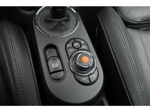 Mini Electric Yours / Panoramadak / Sportstoelen / Achteruitrijcamera / Comfort Access / Adaptieve LED / Head-U... ActivLease financial lease