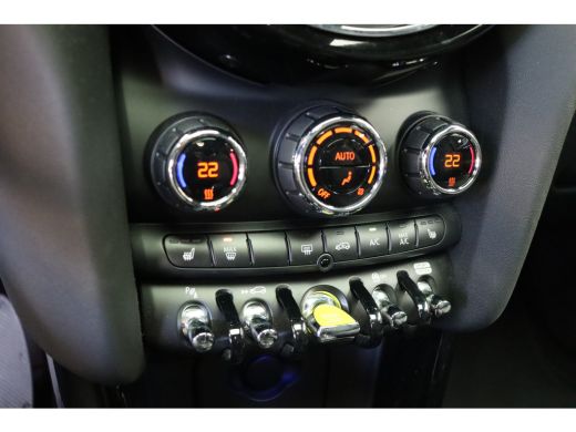 Mini Electric Yours / Panoramadak / Sportstoelen / Achteruitrijcamera / Comfort Access / Adaptieve LED / Head-U... ActivLease financial lease