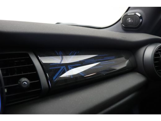 Mini Electric Yours / Panoramadak / Sportstoelen / Achteruitrijcamera / Comfort Access / Adaptieve LED / Head-U... ActivLease financial lease