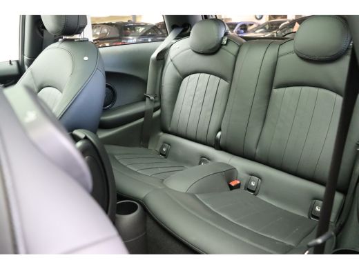 Mini Electric Yours / Panoramadak / Sportstoelen / Achteruitrijcamera / Comfort Access / Adaptieve LED / Head-U... ActivLease financial lease