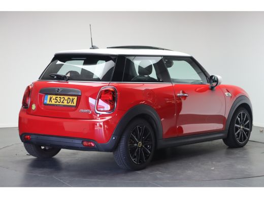 Mini Electric Yours / Panoramadak / Sportstoelen / Achteruitrijcamera / Comfort Access / Adaptieve LED / Head-U... ActivLease financial lease