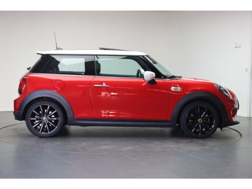 Mini Electric Yours / Panoramadak / Sportstoelen / Achteruitrijcamera / Comfort Access / Adaptieve LED / Head-U... ActivLease financial lease