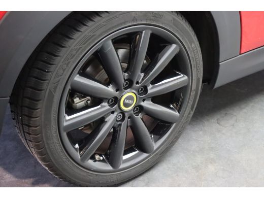 Mini Electric Yours / Panoramadak / Sportstoelen / Achteruitrijcamera / Comfort Access / Adaptieve LED / Head-U... ActivLease financial lease