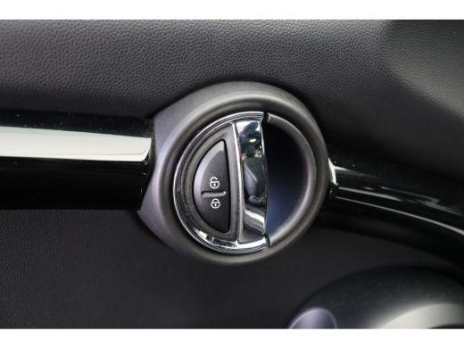 Mini Electric Yours / Panoramadak / Sportstoelen / Achteruitrijcamera / Comfort Access / Adaptieve LED / Head-U... ActivLease financial lease