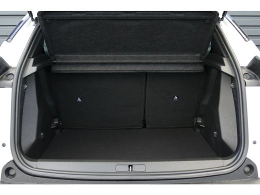 Peugeot 2008 1.2 PURETECH 130PK ACTIVE PACK / NAVI / CLIMA / LED / PDC / 16"LMV / STOELVERWARMING / BLUETOOTH ... ActivLease financial lease