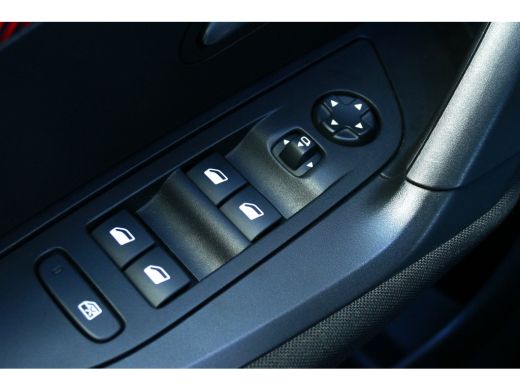 Peugeot 2008 1.2 PURETECH 130PK ACTIVE PACK / NAVI / CLIMA / LED / PDC / 16"LMV / STOELVERWARMING / BLUETOOTH ... ActivLease financial lease