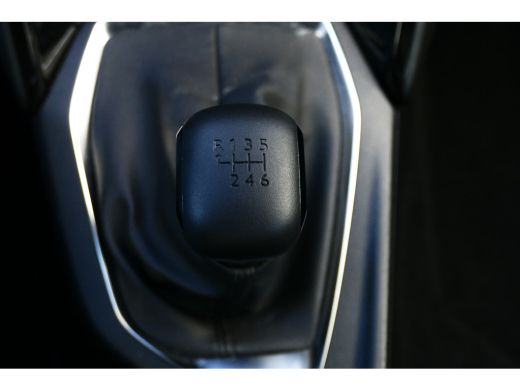 Peugeot 2008 1.2 PURETECH 130PK ACTIVE PACK / NAVI / CLIMA / LED / PDC / 16"LMV / STOELVERWARMING / BLUETOOTH ... ActivLease financial lease