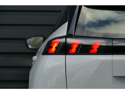 Peugeot 2008 1.2 PURETECH 130PK ACTIVE PACK / NAVI / CLIMA / LED / PDC / 16"LMV / STOELVERWARMING / BLUETOOTH ... ActivLease financial lease