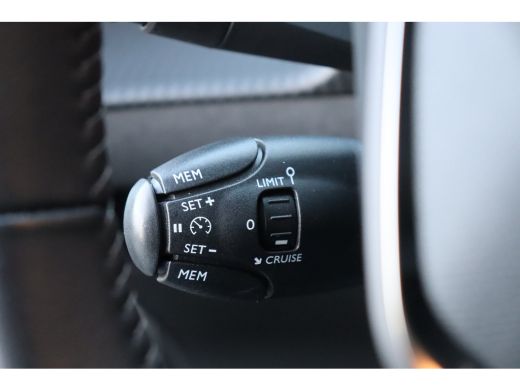 Peugeot 208 1.2 PURETECH 100PK ALLURE PACK / NAVI / LEDER / CLIMA / FULL-LED / PDC / CAMERA / 16" LMV / WINTE... ActivLease financial lease