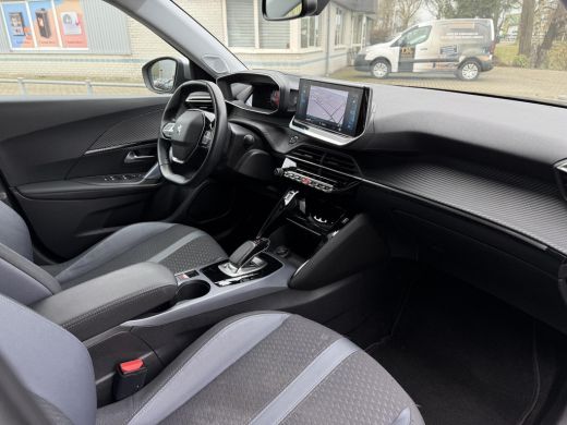Peugeot e-2008 Aut. EV Allure 50kWh | Navi | Camera | 3D Cockpit | ActivLease financial lease