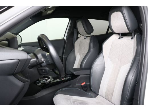 Peugeot e-2008 EV GT Pack 50 kWh | Navi | Camera | Verw. voorstoelen | PDC V+A | Leder alcantara | Cruise contro... ActivLease financial lease