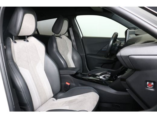 Peugeot e-2008 EV GT Pack 50 kWh | Navi | Camera | Verw. voorstoelen | PDC V+A | Leder alcantara | Cruise contro... ActivLease financial lease