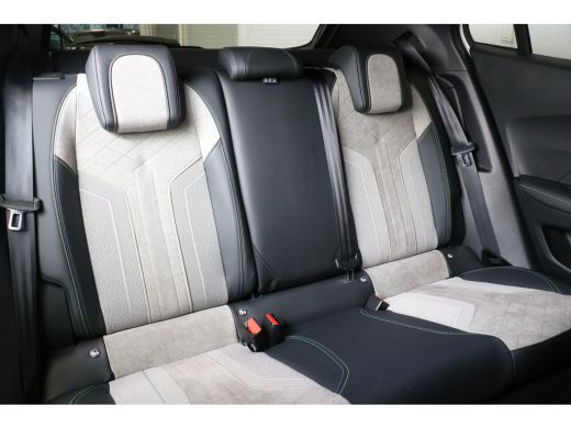 Peugeot e-2008 EV GT Pack 50 kWh | Navi | Camera | Verw. voorstoelen | PDC V+A | Leder alcantara | Cruise contro... ActivLease financial lease
