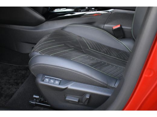 Peugeot e-208 EV GT 51 kWh 156pk 3 Fase 98%SOH! | Panoramadak | Massage | Elektr. Stoelen | 360 Camera | Stoelv... ActivLease financial lease