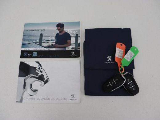 Peugeot e-208 EV GT Pack 50 kWh | Adaptive cruise | Carplay | Camera | Half leder | Keyless | Sportstoelen | Na... ActivLease financial lease