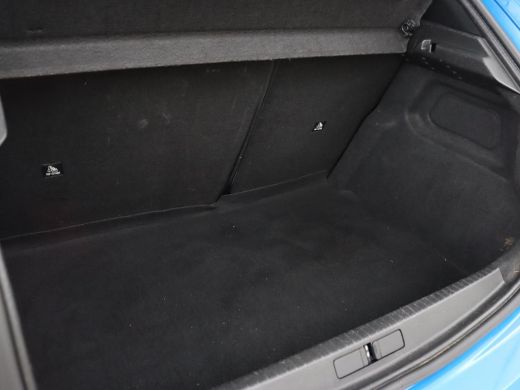 Peugeot e-208 EV GT Pack 50 kWh | Adaptive cruise | Carplay | Camera | Half leder | Keyless | Sportstoelen | Na... ActivLease financial lease