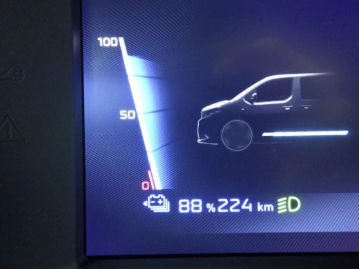 Peugeot e-Expert EV L2 75 kWh | Navi | Airco | Camera | Cruise control | DAB | Bankje | PDC achter | Lat om lat | ActivLease financial lease