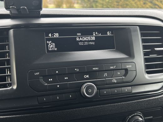 Peugeot Expert 2.0 HDI 123 PK / L2H1 / 1e EIG. / TREKHAAK / INRICHTING / AIRCO / CRUISE / BLUETOOTH / 6-BAK ActivLease financial lease