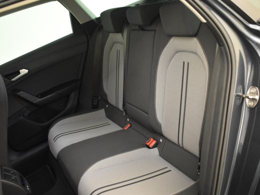 Seat Leon Sportstourer 1.0 eTSI Style Business Intense 111pk DSG/AUTO | Trekhaak | Camera achter | Adaptief... ActivLease financial lease