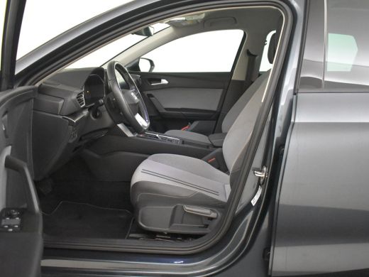 Seat Leon Sportstourer 1.0 eTSI Style Business Intense 111pk DSG/AUTO | Trekhaak | Camera achter | Adaptief... ActivLease financial lease