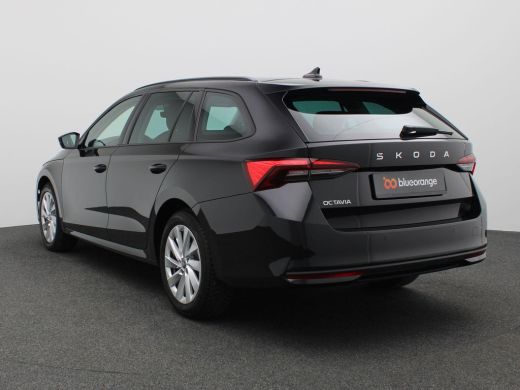 Skoda Octavia Combi 1.5 TSI MHEV Selection 115PK DSG Adaptieve Cruise Control, Parkeersensoren voor en achter, ... ActivLease financial lease