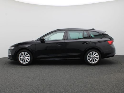 Skoda Octavia Combi 1.5 TSI MHEV Selection 115PK DSG Adaptieve Cruise Control, Parkeersensoren voor en achter, ... ActivLease financial lease