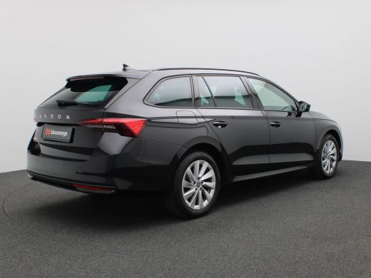 Skoda Octavia Combi 1.5 TSI MHEV Selection 115PK DSG Adaptieve Cruise Control, Parkeersensoren voor en achter, ... ActivLease financial lease