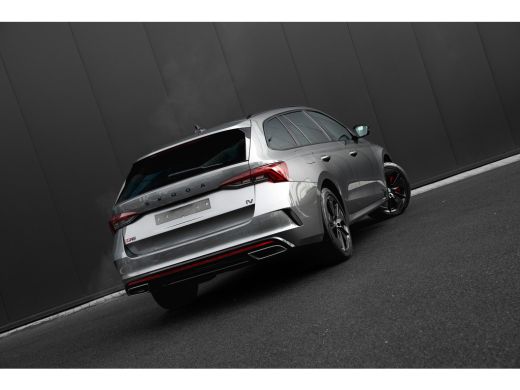 Skoda Octavia Combi 245 PK RS iV Head up | 360 Camera | Trekhaak | Adaptive cruise control | Massagefunctie | C... ActivLease financial lease