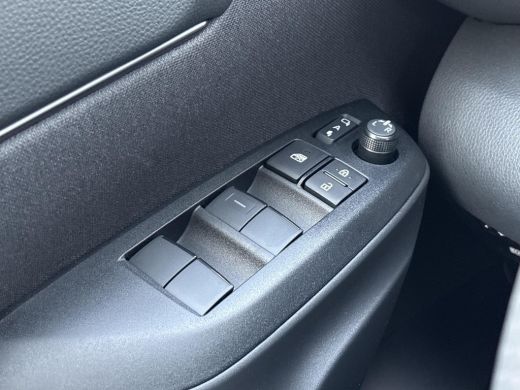 Toyota Yaris Cross 1.5 Hybrid 130 GR Sport **NIEUWE AUTO/ PANORAMA DAK/ DIRECT LEVERBAAR** ActivLease financial lease