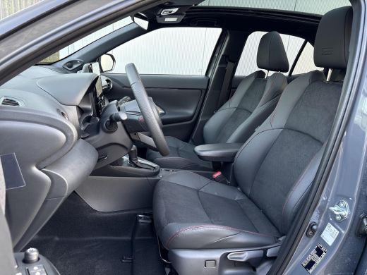 Toyota Yaris Cross 1.5 Hybrid 130 GR Sport **NIEUWE AUTO/ PANORAMA DAK/ DIRECT LEVERBAAR** ActivLease financial lease