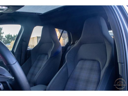 Volkswagen Golf 1.4 eHybrid GTE PANO IQ LIGHTS CAMERA ACC ActivLease financial lease