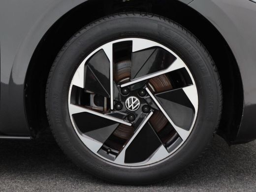 Volkswagen ID.3 First 58 kWh 204 Pk Automaat | Adaptive Cruise | Navigatiesysteem | Stoelverwarming | CarPlay | L... ActivLease financial lease
