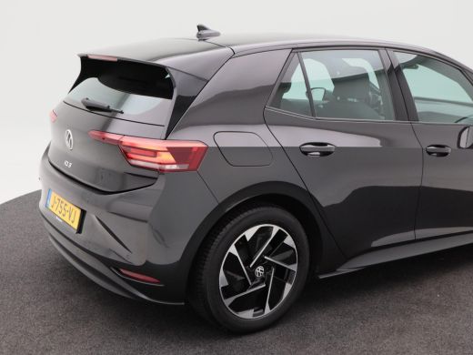 Volkswagen ID.3 First 58 kWh 204 Pk Automaat | Adaptive Cruise | Navigatiesysteem | Stoelverwarming | CarPlay | L... ActivLease financial lease