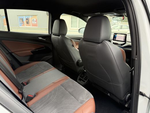 Volkswagen ID.4 First 77 kWh | Trekhaak | Camera | Navi | ActivLease financial lease