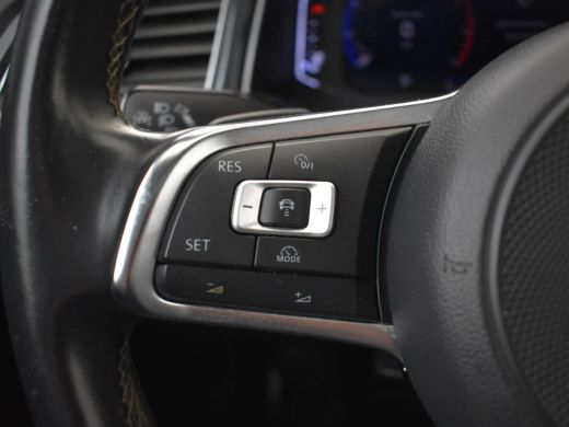 Volkswagen T-Roc 1.5 TSI Sport R-line 150pk/DSG/AUTO Panorama dak | Camera achter | Navigatie | App connect | Adap... ActivLease financial lease