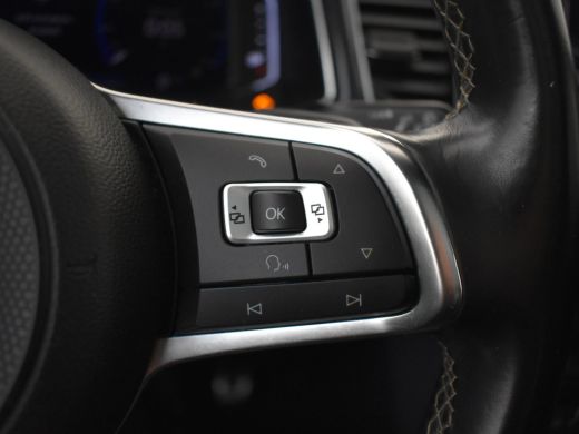 Volkswagen T-Roc 1.5 TSI Sport R-line 150pk/DSG/AUTO Panorama dak | Camera achter | Navigatie | App connect | Adap... ActivLease financial lease