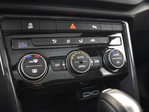 Volkswagen T-Roc 1.5 TSI Sport R-line 150pk/DSG/AUTO Panorama dak | Camera achter | Navigatie | App connect | Adap... ActivLease financial lease