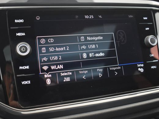 Volkswagen T-Roc 1.5 TSI Sport R-line 150pk/DSG/AUTO Panorama dak | Camera achter | Navigatie | App connect | Adap... ActivLease financial lease