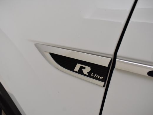 Volkswagen T-Roc 1.5 TSI Sport R-line 150pk/DSG/AUTO Panorama dak | Camera achter | Navigatie | App connect | Adap... ActivLease financial lease