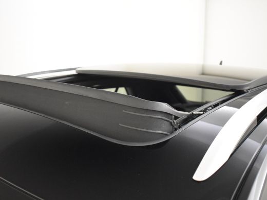 Volkswagen T-Roc 1.5 TSI Sport R-line 150pk/DSG/AUTO Panorama dak | Camera achter | Navigatie | App connect | Adap... ActivLease financial lease