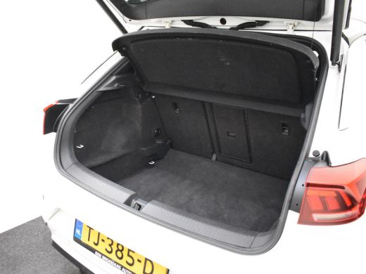 Volkswagen T-Roc 1.5 TSI Sport R-line 150pk/DSG/AUTO Panorama dak | Camera achter | Navigatie | App connect | Adap... ActivLease financial lease
