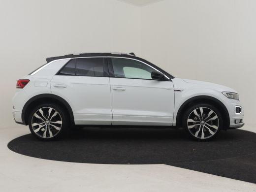 Volkswagen T-Roc 1.5 TSI Sport R-line 150pk/DSG/AUTO Panorama dak | Camera achter | Navigatie | App connect | Adap... ActivLease financial lease
