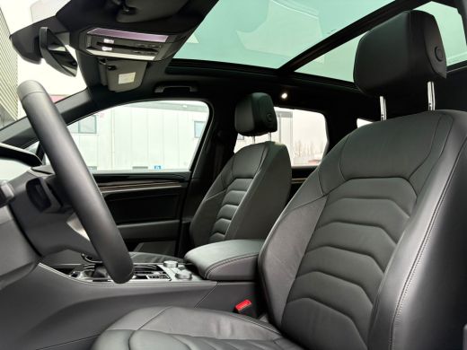 Volkswagen Touareg 3.0 TSi eHybrid 340 pk 4MOTION Elegance | Luchtvering | Elektrische Panoramadak | Achteruitrijcam... ActivLease financial lease