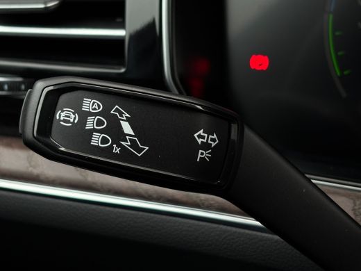 Volkswagen Touareg 3.0 TSi eHybrid 340 pk 4MOTION Elegance | Luchtvering | Elektrische Panoramadak | Achteruitrijcam... ActivLease financial lease