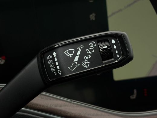 Volkswagen Touareg 3.0 TSi eHybrid 340 pk 4MOTION Elegance | Luchtvering | Elektrische Panoramadak | Achteruitrijcam... ActivLease financial lease